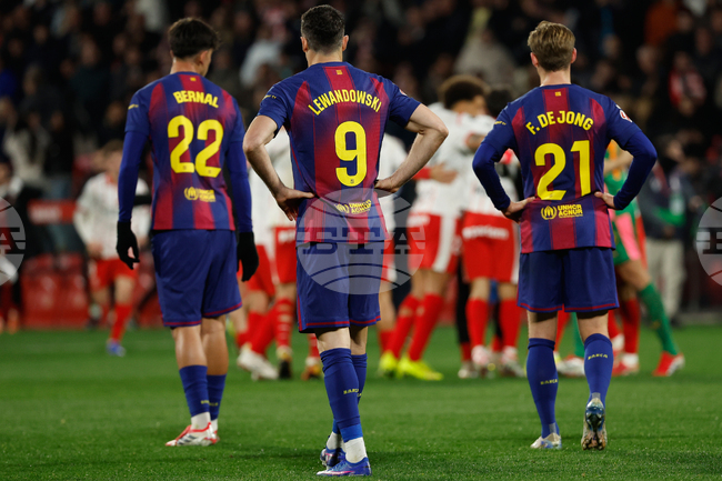 Старши треньорът Ханзи Флик не обвинява съдийството за загубата на Барселона от Жирона