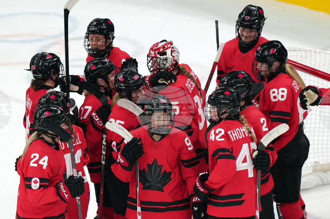 Шампионът Канада ще се изправи срещу САЩ в мача за златните медали на олимпийския турнир по хокей на лед при жените