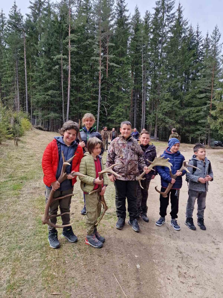 Южноцентрално държавно предприятие – гр. Смолян: Посещение в ДЛС "Извора" по случай 21 март - Международен ден на горите