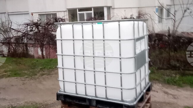 Допълнителен контейнер за вода се поставя на обръщача в кв. „Еверест“ в Шумен