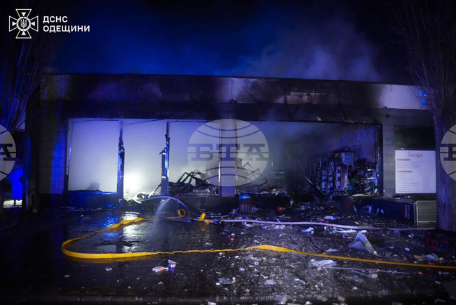 Двама души загинаха и трима са ранени в резултат на нощното нападение с дронове в Одеска област, съобщи областният управител