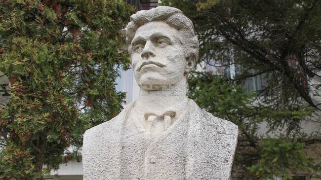 Жителите на Тетевен ще почетат 153-годишнината от гибелта на Васил Левски пред паметника му в града