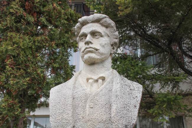 Жителите на Тетевен ще почетат 153-годишнината от гибелта на Васил Левски пред паметника му в града