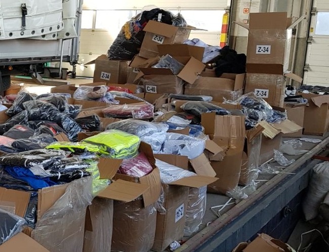 Агенция „Митници“: Близо 5500 „маркови“ стоки задържаха митническите служители на МП Лесово