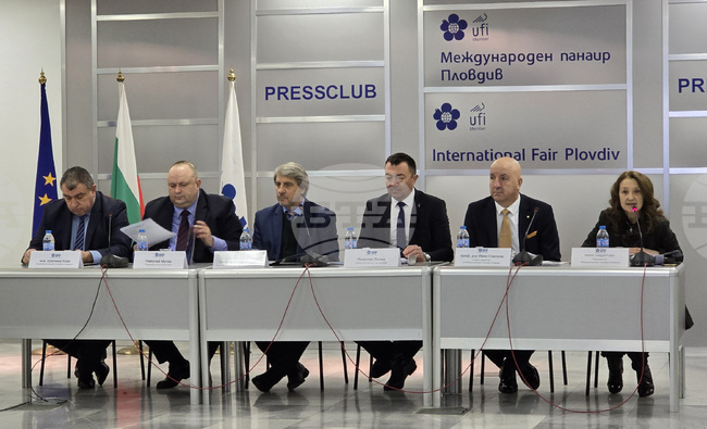 АГРА запазва статута си на най-голямото земеделско изложение, тази година участват над 420 фирми от 16 държави, каза главният директор на Международен панаир - Пловдив