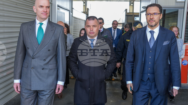 Министърът в оставка Даниел Митов и посланик Натаниел Копси посетиха ГКПП-Калотина, съобщава МВР