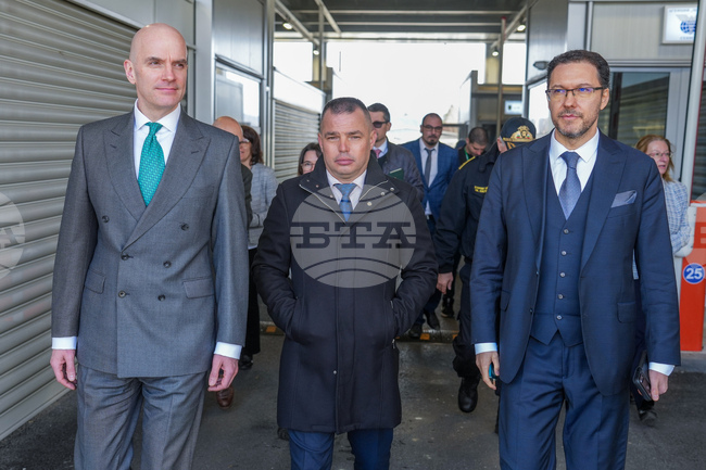Outgoing Interior Minister Mitov, UK's Ambassador Copsey Visit Kalotina Border Checkpoint