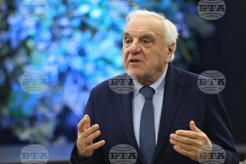 Публиката има нужда от близък контакт с оперното изкуство и заслужава да ѝ се посвещаваме през цялото време, каза акад. Пламен Карталов