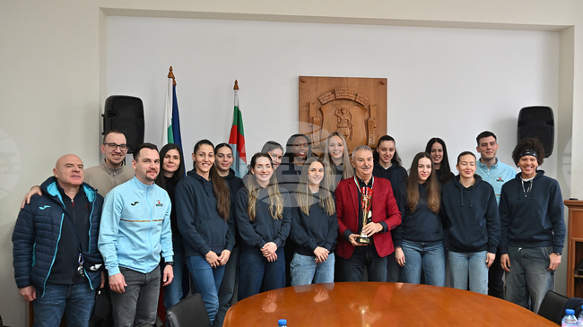 Кметът на Монтана Златко Живков се срещна с женския баскетболен отбор по повод спечелената купа на България