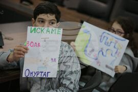 Министър - деца - среща