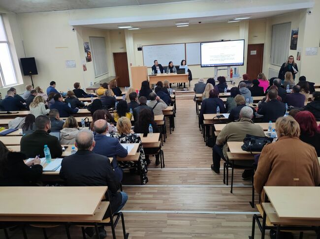 Общо 28 професионални гимназии, избрани да станат центрове за високи постижения, трябва да са готови с проектите си до края на юни