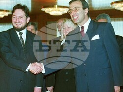 София (22 февруари 1999) Президентът Петър Стоянов и премиерът на Македония Любчо Георгиевски. Пресфото-БТА, снимка: Тихомир Пенов/aрхив