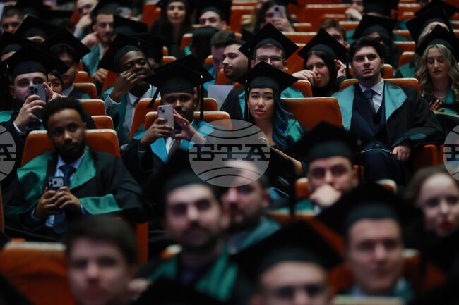 Общо 604 млади лекари от Медицинския университет в София получиха своите дипломи и положиха Хипократова клетва 