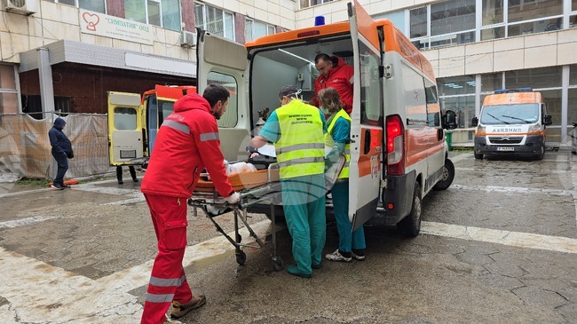 Учение в Благоевград пресъздаде действия при тежък пътен инцидент с множество пострадали