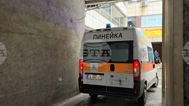 Има пострадали при катастрофа между линейка и автомобил на околовръстния път на Враца 