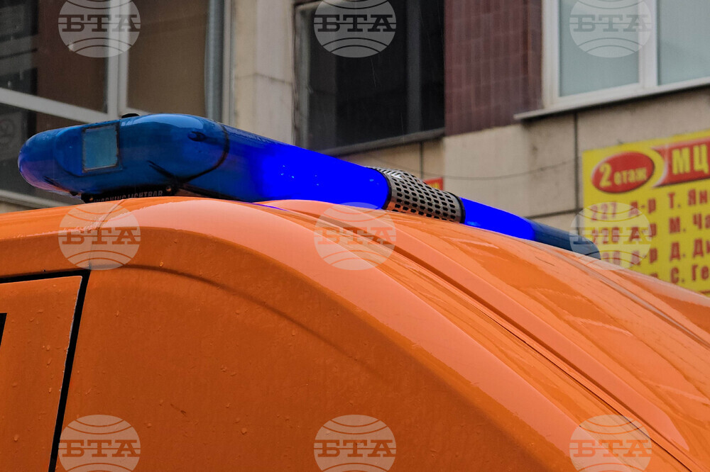 Мъж на 58 години от Ботевград е загинал, след като е блъснат от товарен автомобил, съобщиха от полицията