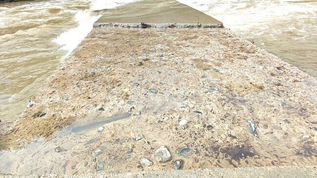 Валежите са причинили повреди на моста край ардинското село Китница, от Общината настояват за незабавни аварийно-възстановителни мерки