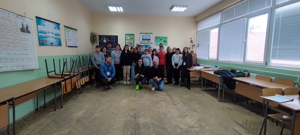 Младежки център Разград: Инициатива по повод Международния ден на спонтанните актове на добротo 