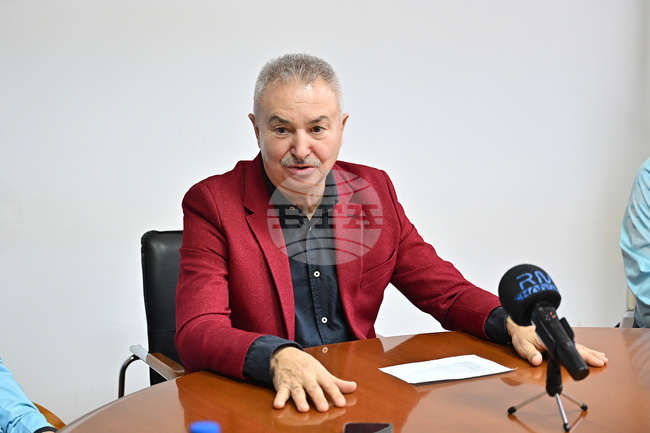 Община Монтана няма да чака новия бюджет и започва текущи ремонти със собствени средства, заяви кметът Златко Живков