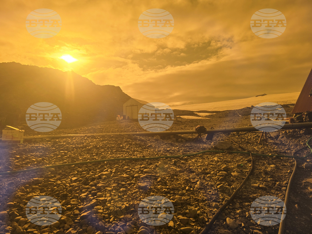 Antarctica - Solar eclipse