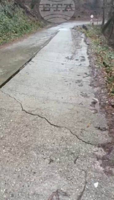 Преустановено е движението на тежкотоварни автомобили по пътя за хижа „Беласица" над Петрич