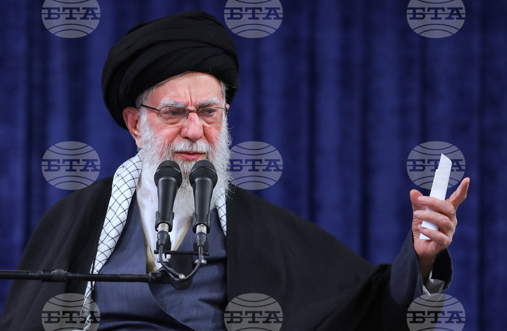 Ройтерс: Аятолах Хаменей и иранският президент са били мишена при съвместните атаки на САЩ и Израел, резултатът е неясен, казва израелски представител