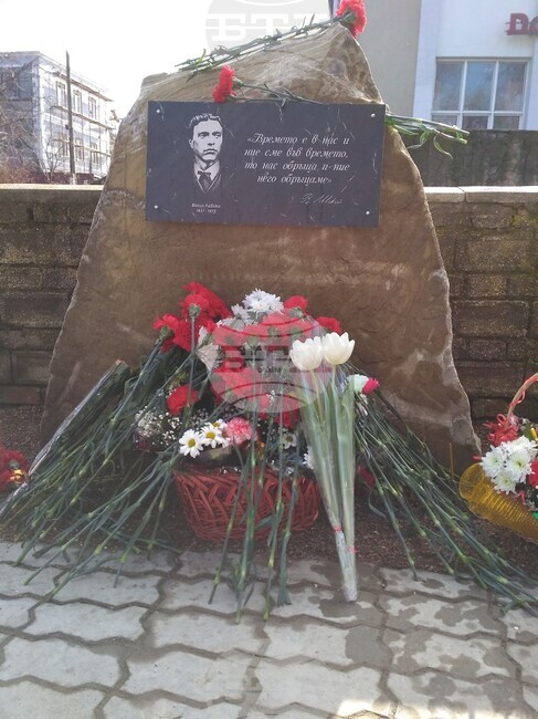 Възпоменателното събитие за Васил Левски в Тараклия, Молдова, бе отложено заради лошо време, училищата преминаха към дистанционно обучение