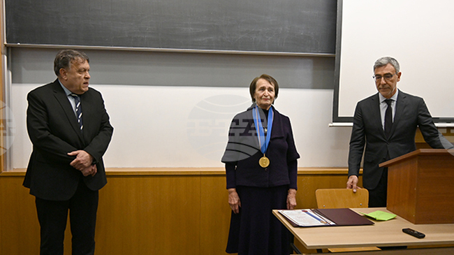 Чл.-кор. проф. д-р Цанка Цанкова бе удостоена с почетния знак „Св. Климент Охридски“ със синя лента