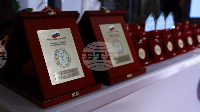 Убедена съм, че и занапред ще работим заедно, заявява омбудсманът Велислава Делчева в поздравителен адрес до Комисията за защита от дискриминация