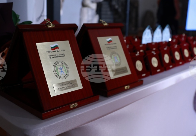 Убедена съм, че и занапред ще работим заедно, заявява омбудсманът Велислава Делчева в поздравителен адрес до Комисията за защита от дискриминация