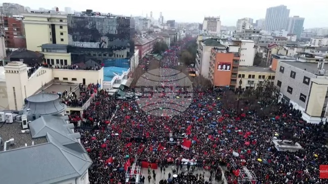 КосоваПрес: В Прищина се проведе шествие в защита на бившите лидери на АОК, подсъдими в Хага