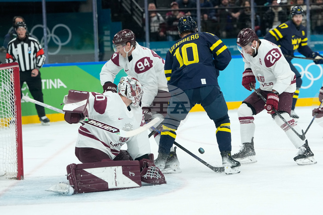 Швеция е последният четвъртфиналист на хокейния турнир при мъжете на Олимпийските игри в Милано-Кортина