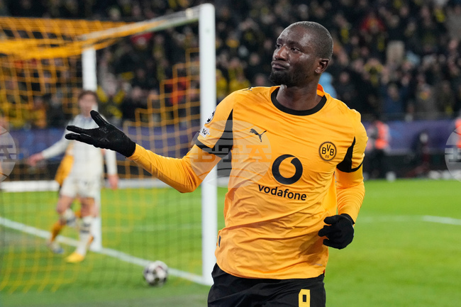 Нападателят на Борусия Дортмунд Серу Гираси е под въпрос за домакинството срещу Фрайбург