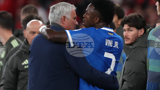 Жозе Моуриньо отказа да вземе позиция по расистския скандал, посочи, че Винисиус не се радва нормално след гол