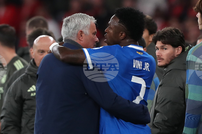 Жозе Моуриньо отказа да вземе позиция по расистския скандал, посочи, че Винисиус не се радва нормално след гол