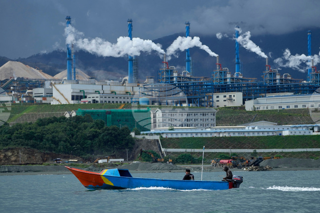 Ново търговско споразумение с Индонезия гарантира на САЩ достъп до изкопаеми горива и критични минерали, пише АП