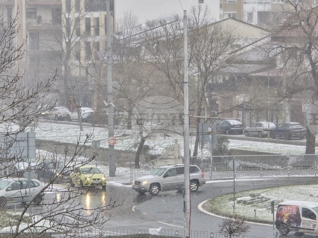 Оранжев код за силен вятър е обявен в Сливен, поривите достигат 86 км/ч