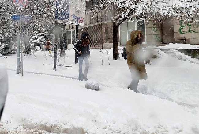 Възстановено е електрозахранването във Ветово и Писанец, има сигнали за паднали дървета в Русе