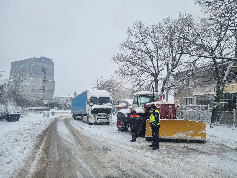 Търговище - снеговалеж - пътища - обстановка