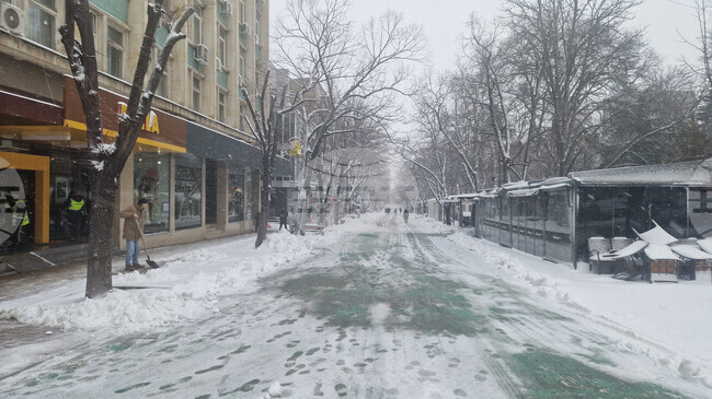 Над 30 машини работят на терен по почистване на пътищата в община Шумен, пет населени места са с прекъснато електрозахранване