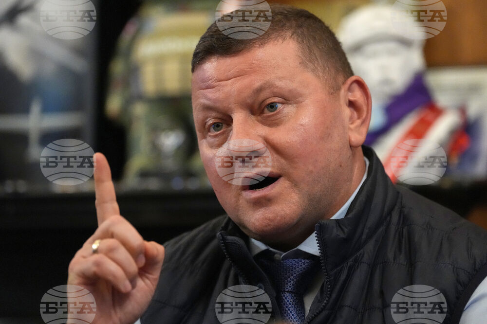 Залужни каза, че няма да обсъжда политическото си бъдеще, докато не бъде отменено военното положение в Украйна