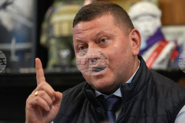 Залужни каза, че няма да обсъжда политическото си бъдеще, докато не бъде отменено военното положение в Украйна