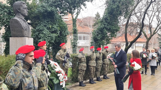 С военни почести и панихида в Хасково бе отбелязана годишнината от гибелта на Васил Левски