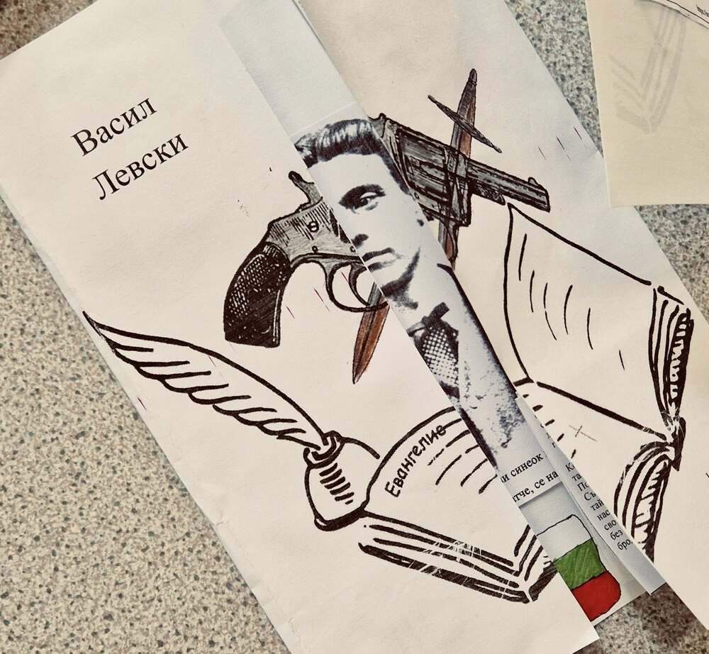 Децата от Българското училище „Зора“ в Бейзингстоук, Англия, изработиха лапбук, посветен на Васил Левски