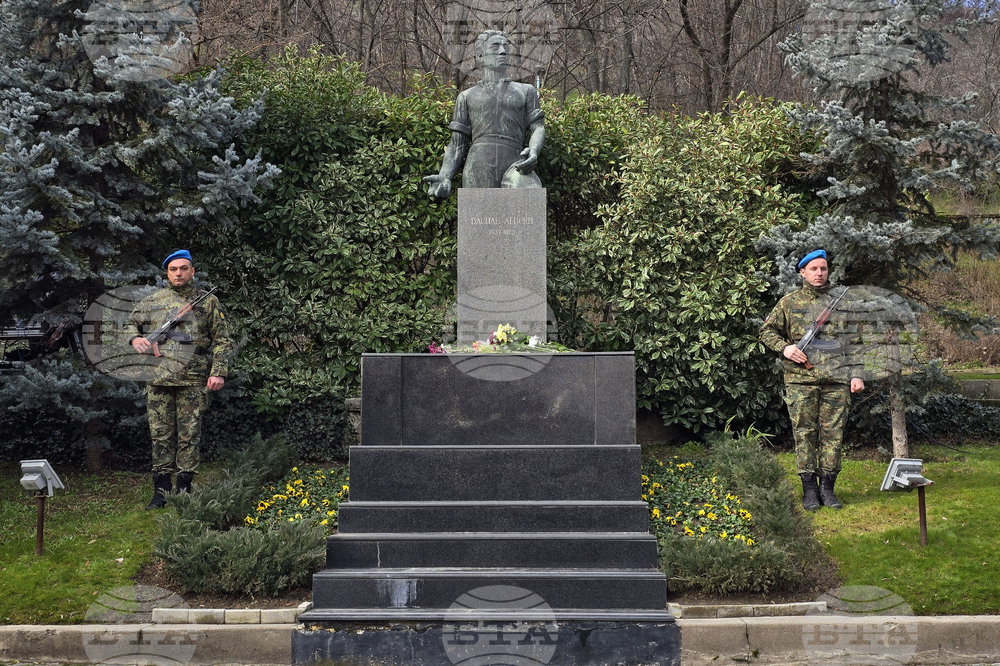 С поднасяне на венци и цветя пред паметника на Васил Левски в Пловдив почетоха 153-ата годишнина от гибелта на Васил Левски 