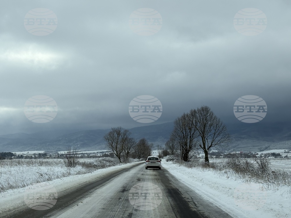 Основните пътни артерии в Самоков са проходими при зимни условия, почистват се тротоари и стълбищни пространства