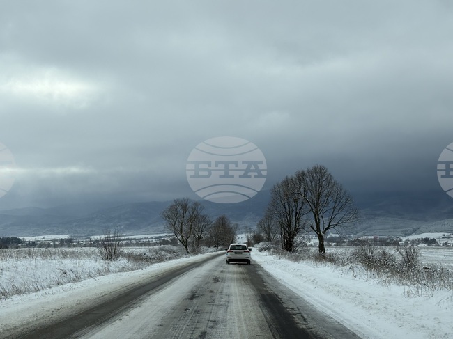 Основните пътни артерии в Самоков са проходими при зимни условия, почистват се тротоари и стълбищни пространства