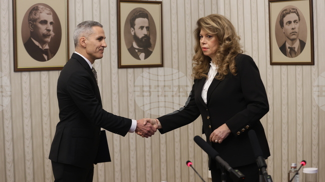 Кандидатът за служебен премиер Андрей Гюров представи състав на правителство, президентът Илияна Йотова ще насрочи избори на 19 април