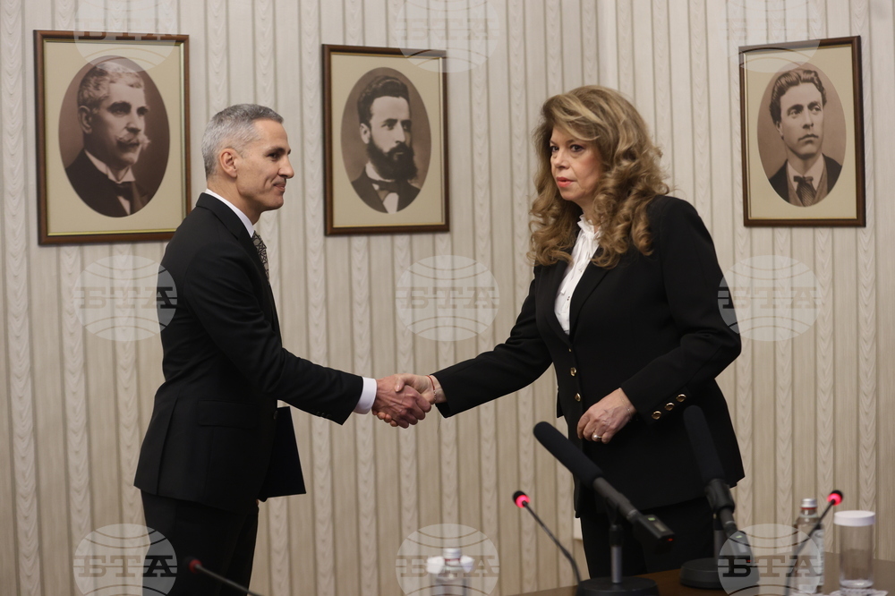 Кандидатът за служебен премиер Андрей Гюров представи състав на правителство, президентът Илияна Йотова ще насрочи избори на 19 април