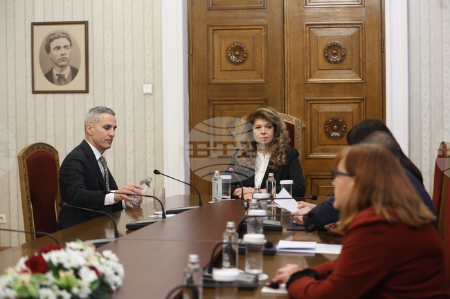 В тази ситуация изборът на служебни министри не е лесна задача, каза президентът Илияна Йотова